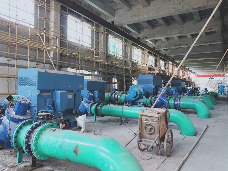 _0002_Moteurs &agrave; courant alternatif YKK pour la pompe 2