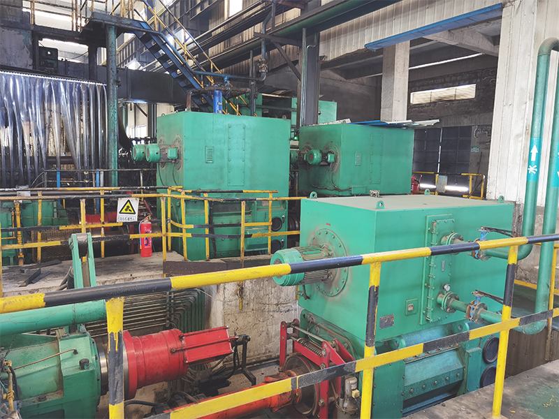 _0003_Moteurs &agrave; courant continu pour feuillard 1380 